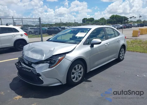 2022 Toyota Corolla Le z USA, uszkodzony, nr VIN JTDEPMAEXNJ227278